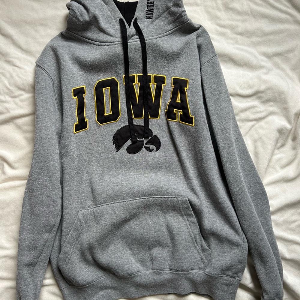 Colosseum Gray Iowa Hoodie